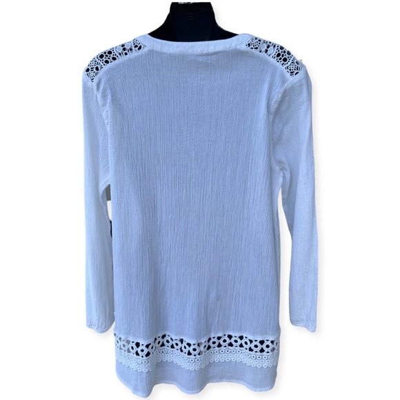 🌸4/$30🌸 Longsleeve Tunic with Eyelet Detailing - Picture 4 of 8